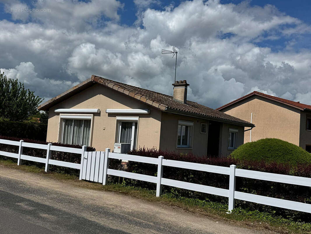 Maison à MEZERIAT