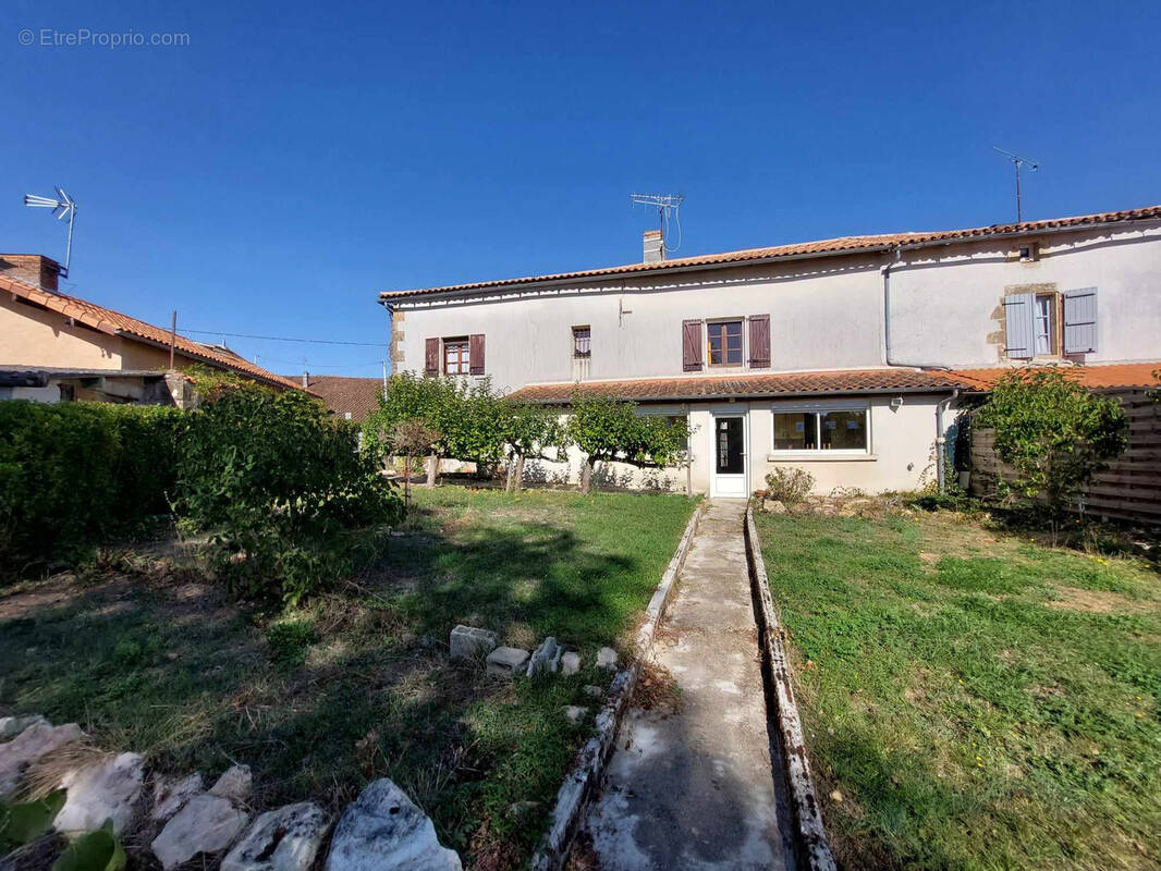 Maison à PRESSAC