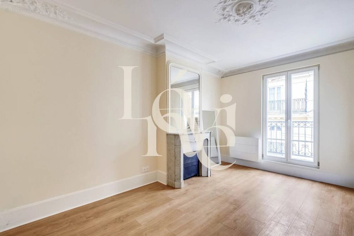 Appartement à PARIS-17E