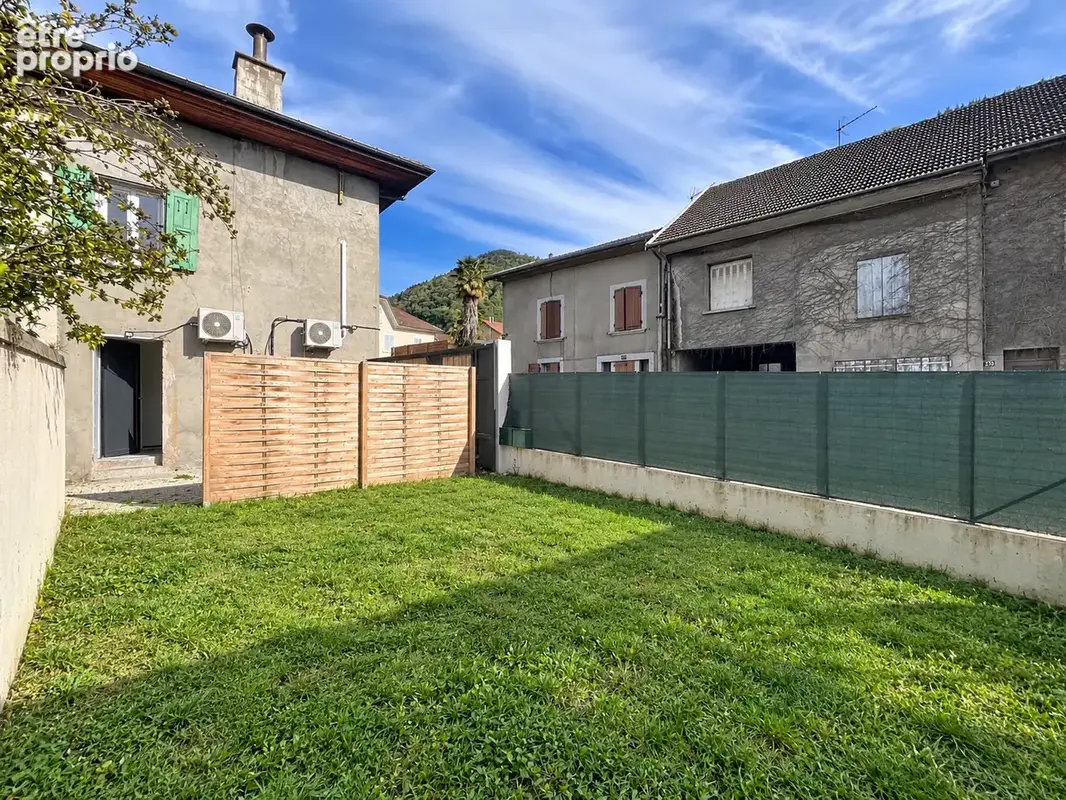 Villard-bonnot - maison de village type t3 -  jardin et garage - photo 2