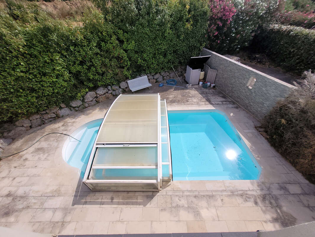 FLEURY Villa de type V d'une SH 152 m2 sur 3 faces sur un terrain de 619 m2 avec piscine. - photo 20