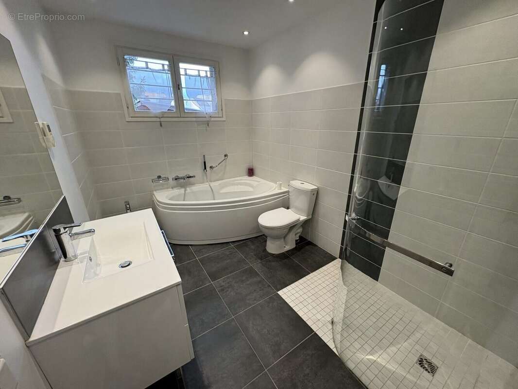 Maison à SAINT-MARTIN-D&#039;HERES