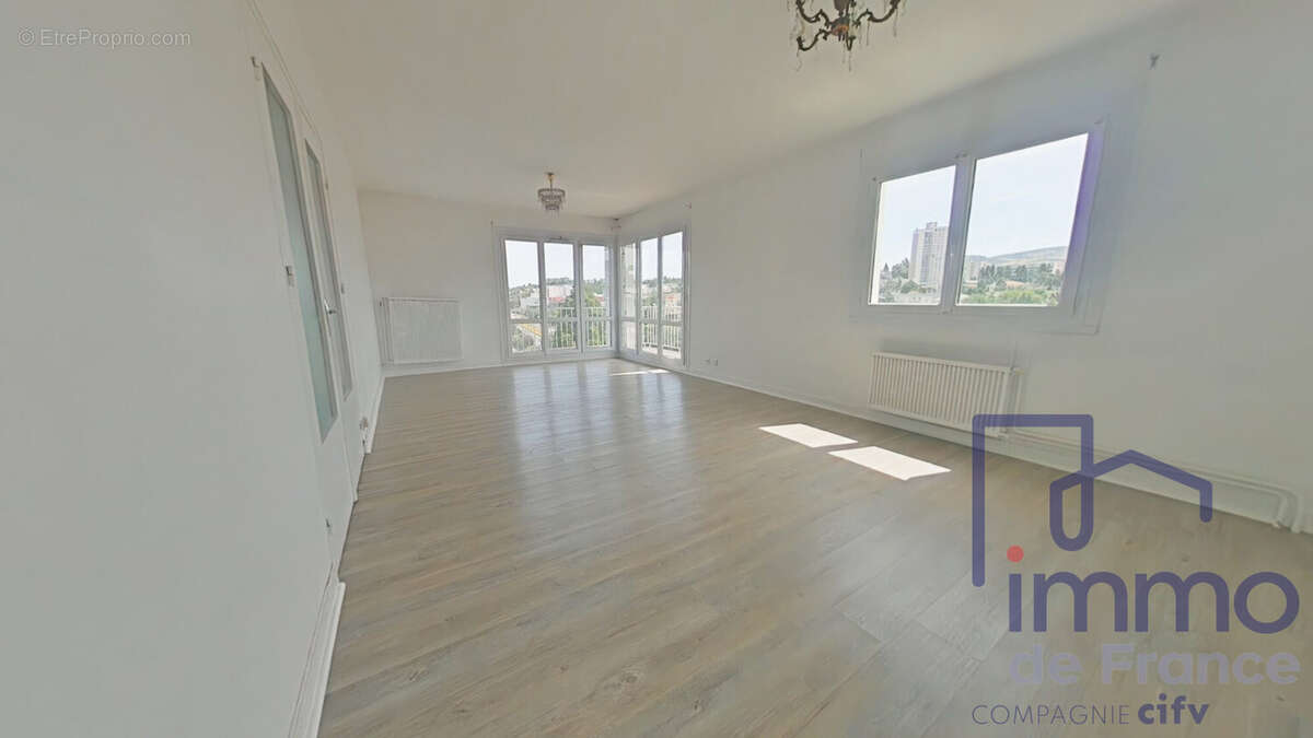 Appartement à SAINT-ETIENNE