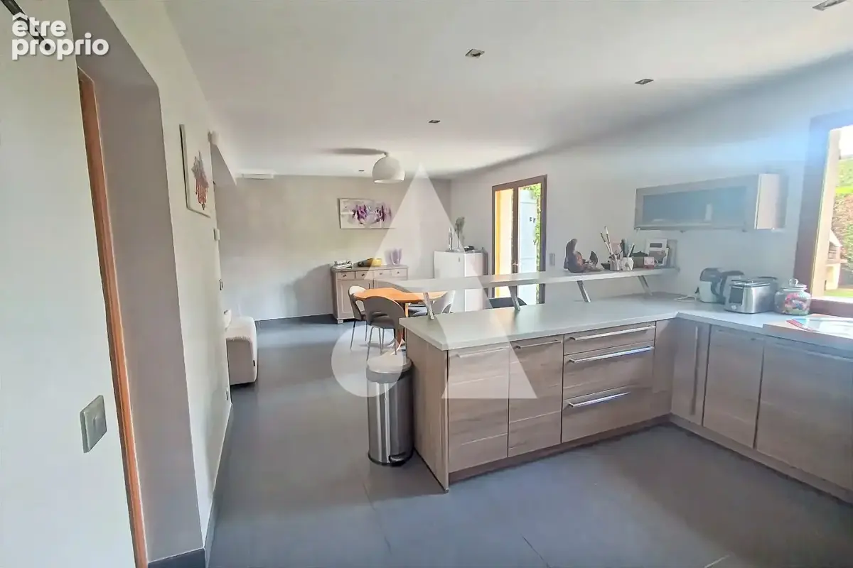 Maison  6 pièce(s) - photo 2
