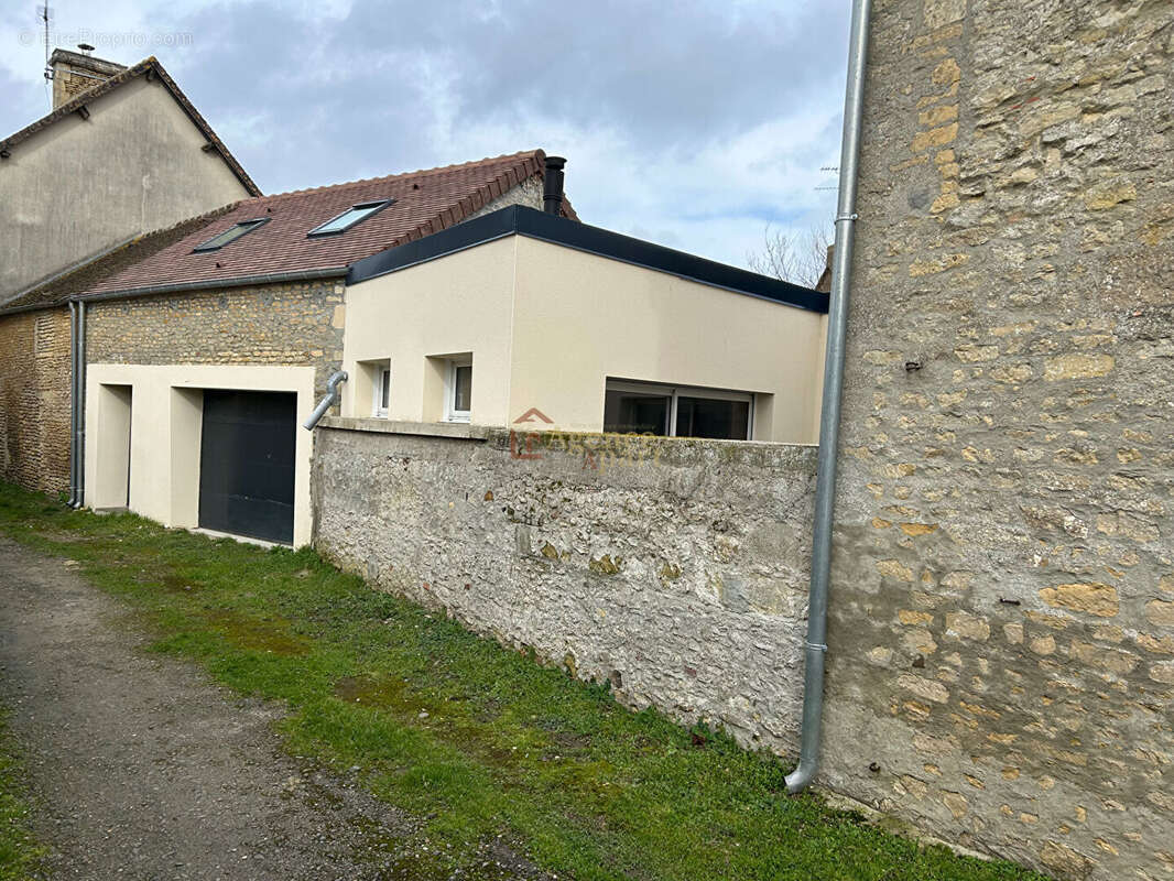 Maison à ARGENCES