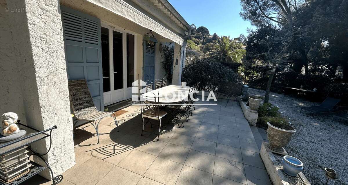 Propriété d’exception – Bien très rare à la vente - BORMES LES MIMOSAS - photo 3