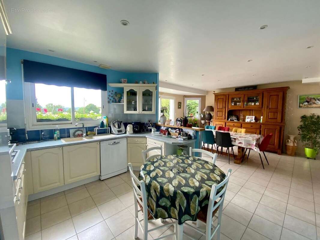 Maison à CONDE-SUR-VIRE