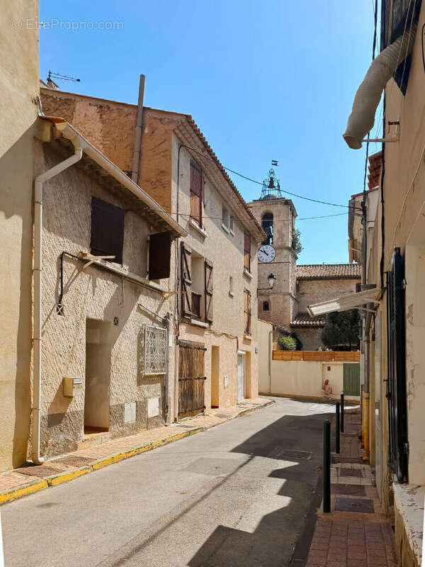 Appartement à LA FARE-LES-OLIVIERS