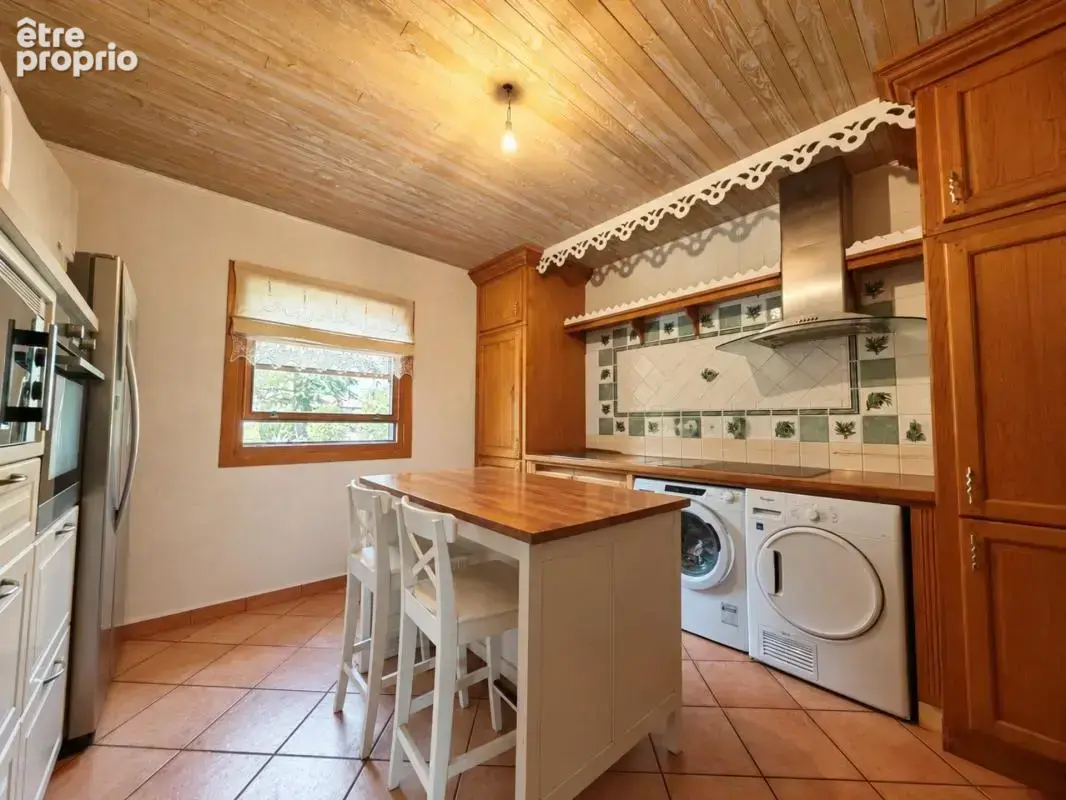 EAUZE CENTRE-VILLE – Maison avec deux logements, piscine, garages et terrain - photo 8