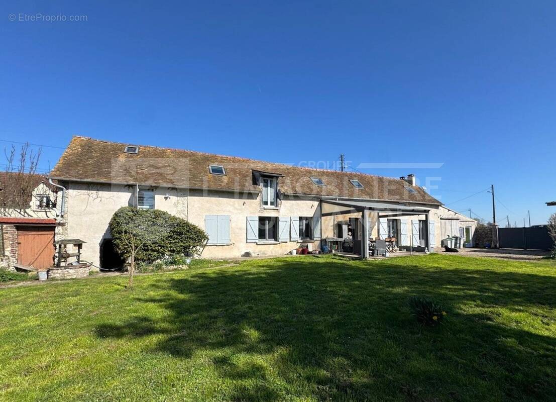 Maison à LA VILLENEUVE-EN-CHEVRIE