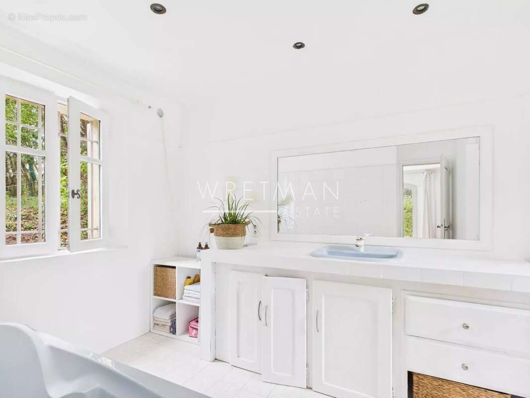 Maison à ROQUEFORT-LES-PINS