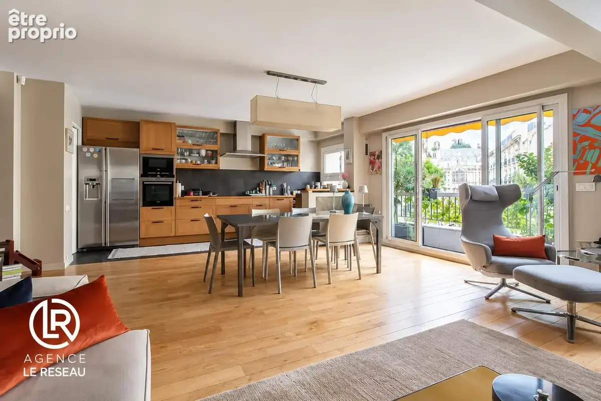 Appartement familial et lumineux en parfait état situé dans le quartier Ternes - photo 2