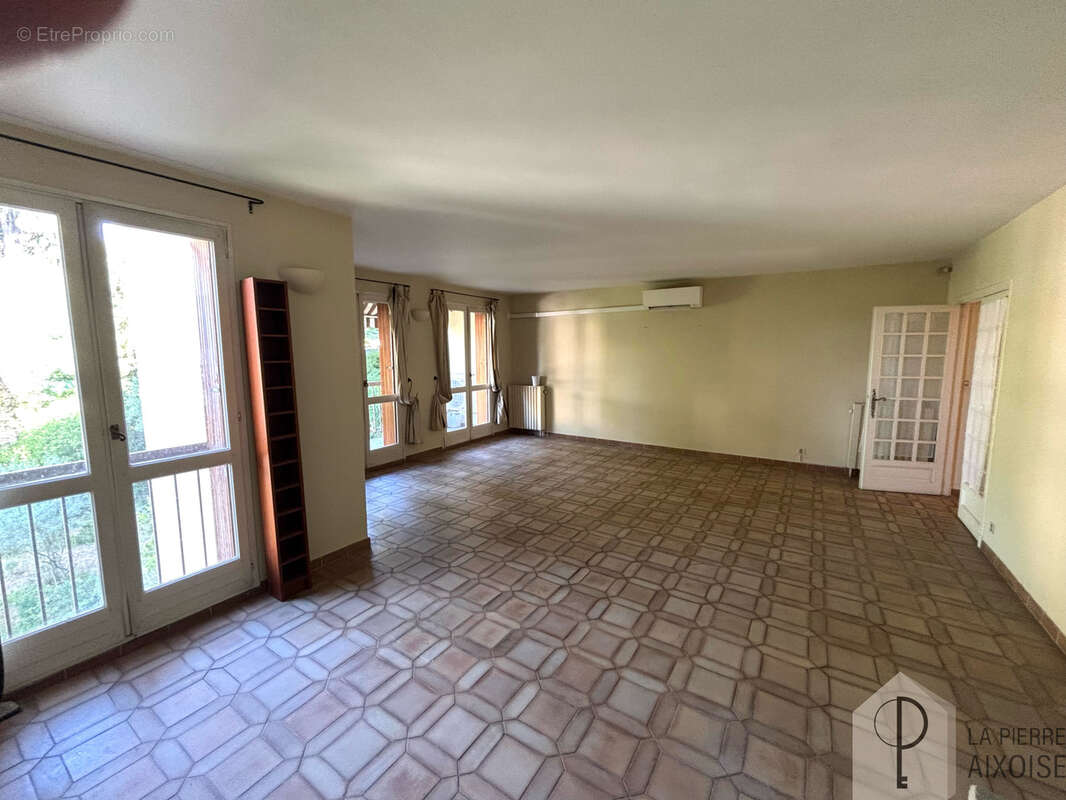 Appartement 4 pièces 110,89m2  balcon parking  Val ST André - Aix  en Provence - photo 3