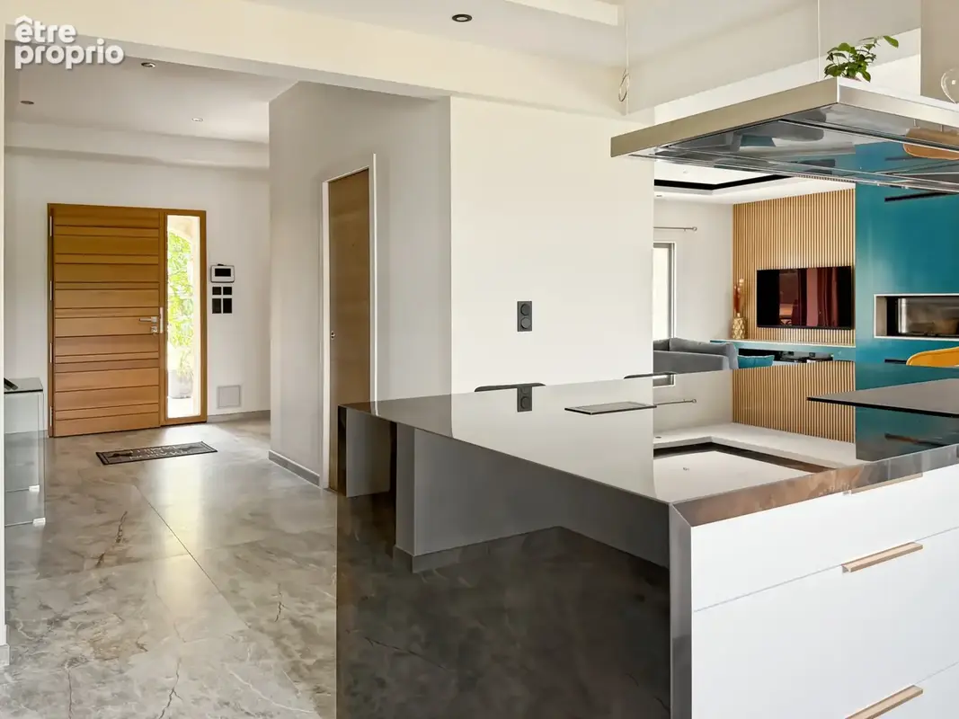 Superbe Maison en Pierre   Entièrement Rénovée   6 Chambres   Piscine   124 m2 de Garage & Ateliers   Terrain - photo 16