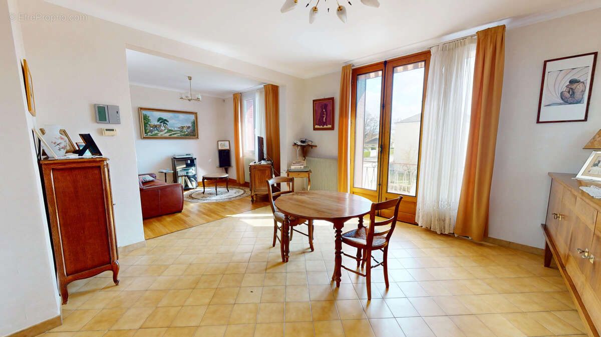 Maison à NAZELLES-NEGRON