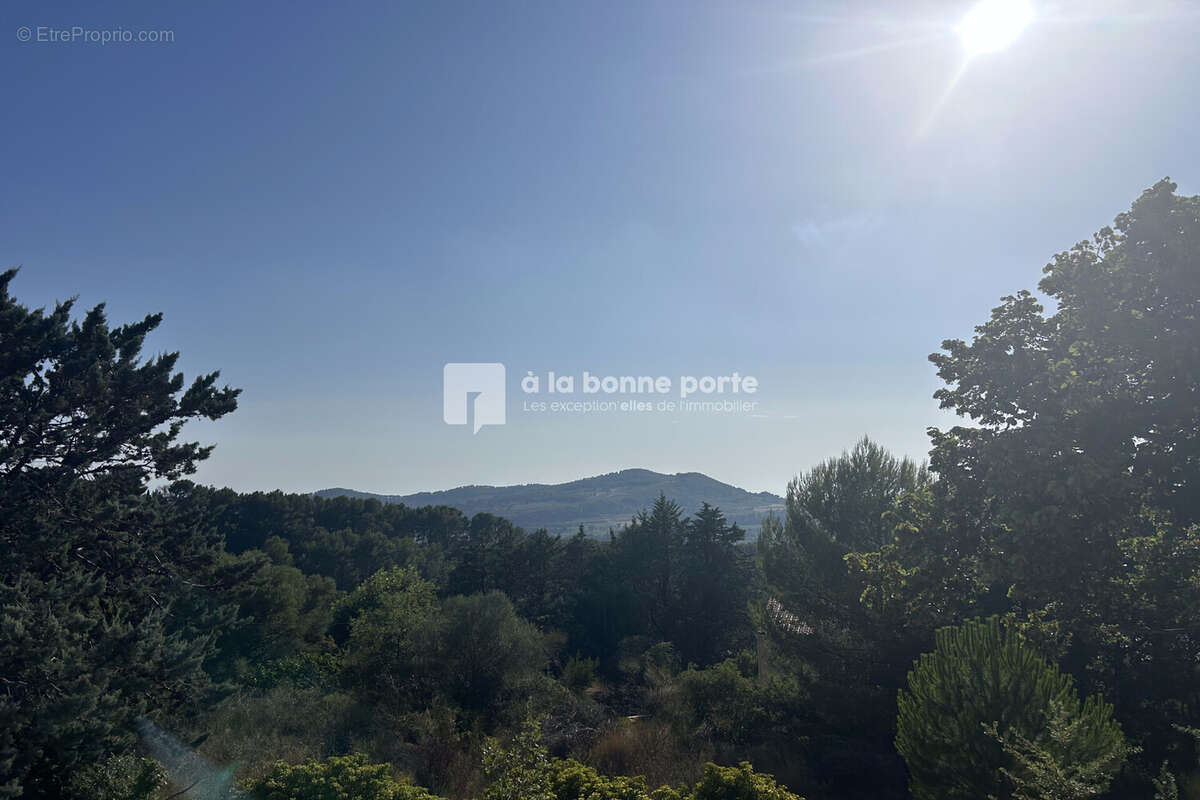 Maison 170 m² à Le Castellet  - photo 3