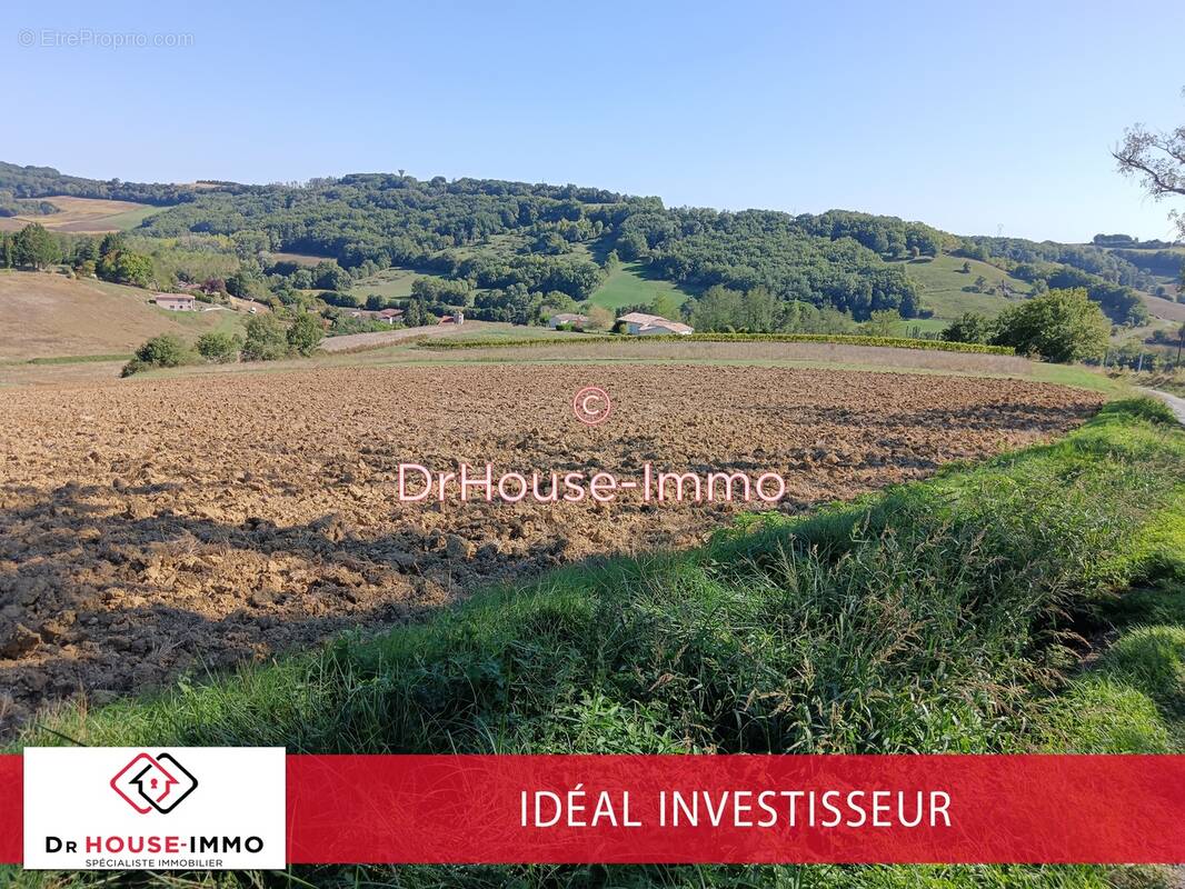 Terrain à SAINT-HILAIRE-DE-LUSIGNAN