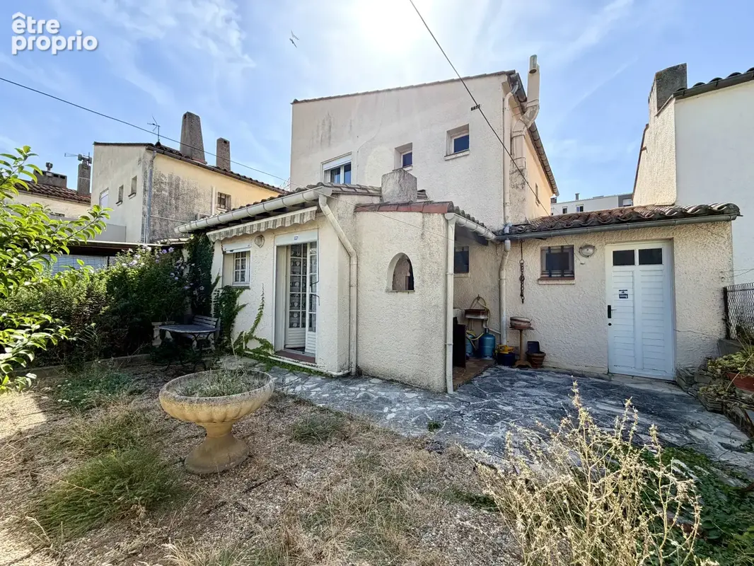Maison traditionnelle sur deux niveaux avec garage et jardin - photo 2