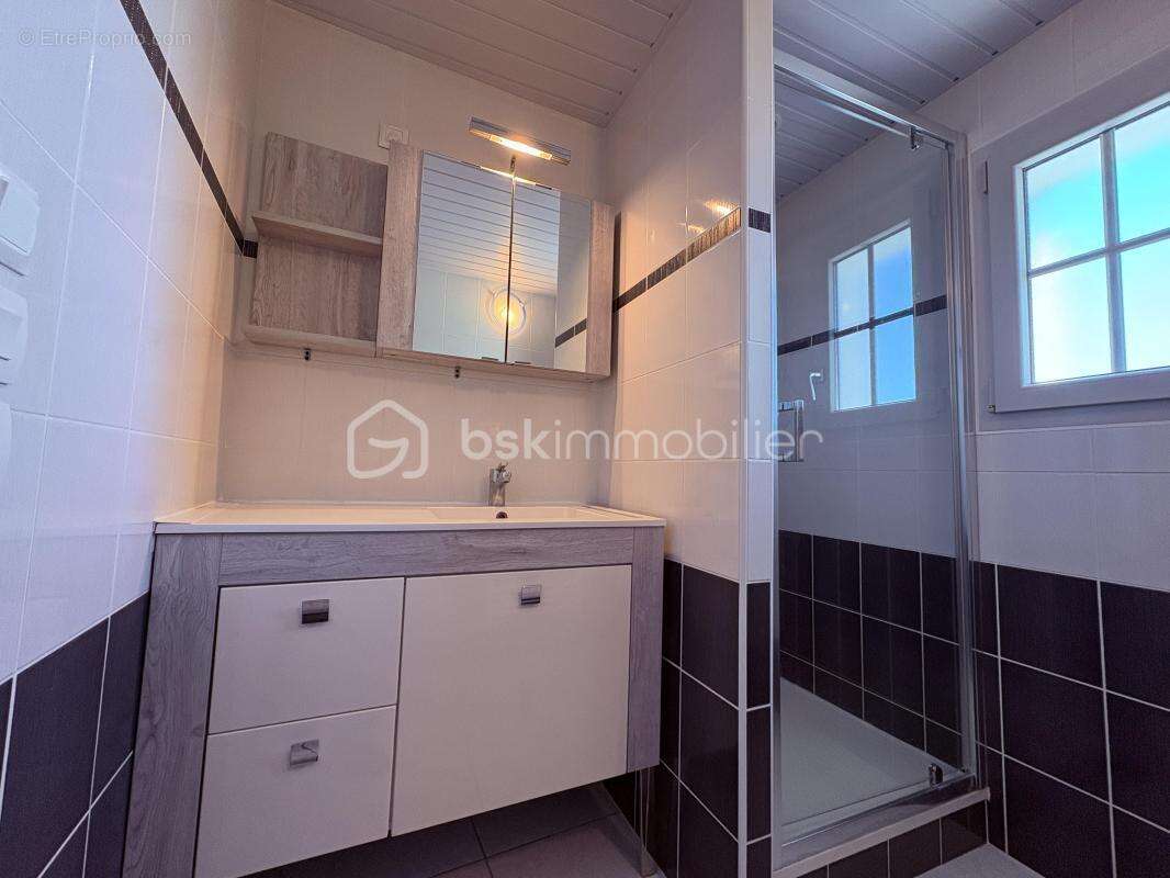 Maison récente 2 chambres avec extérieur – centre-bourg de cozes - photo 8