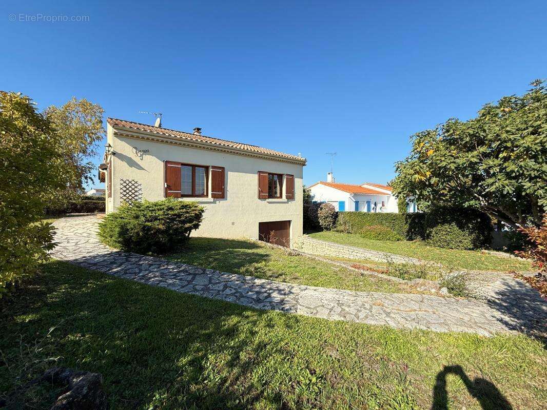 Maison à VAUX-SUR-MER