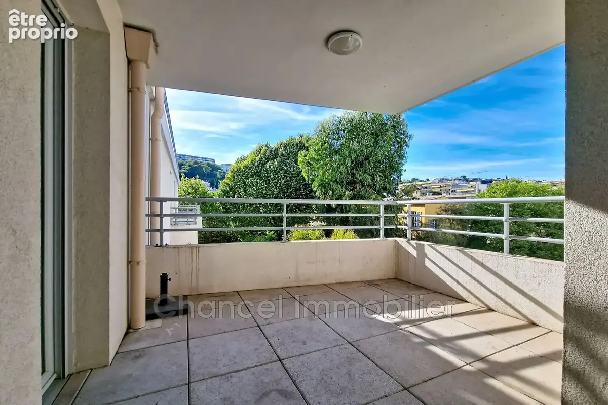 Appartement à SAINT-LAURENT-DU-VAR