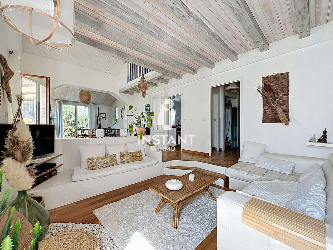 Maison à SAINTE-GENEVIEVE-DES-BOIS