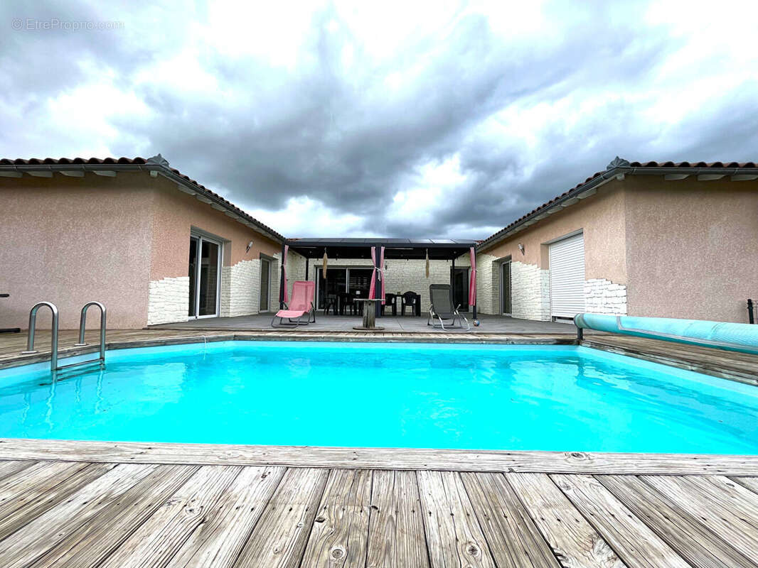 Maison à ARPAJON-SUR-CERE
