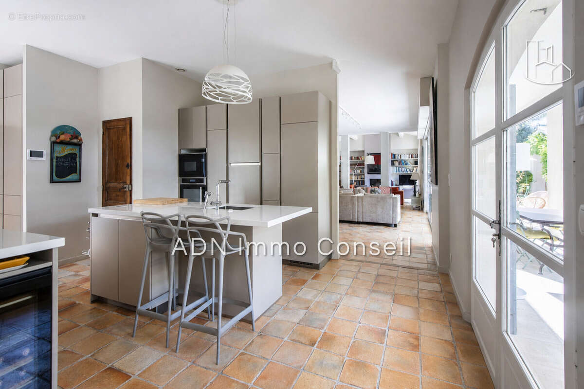 Maison 264 m² à Mallemort  - photo 9
