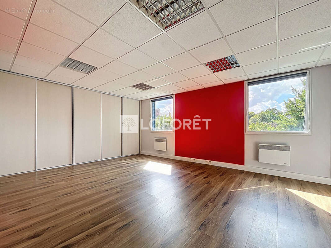 Bureaux Elbeuf 192 m² - photo 2