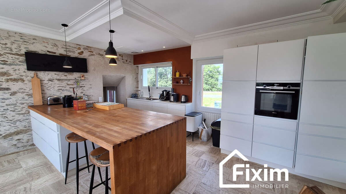 Maison à LA CHAPELLE-BASSE-MER