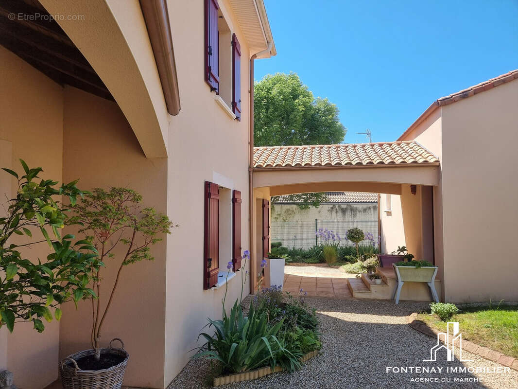 Maison 226 m² à L'orbrie  - photo 2