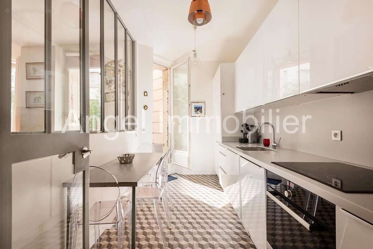 Appartement à PARIS-16E