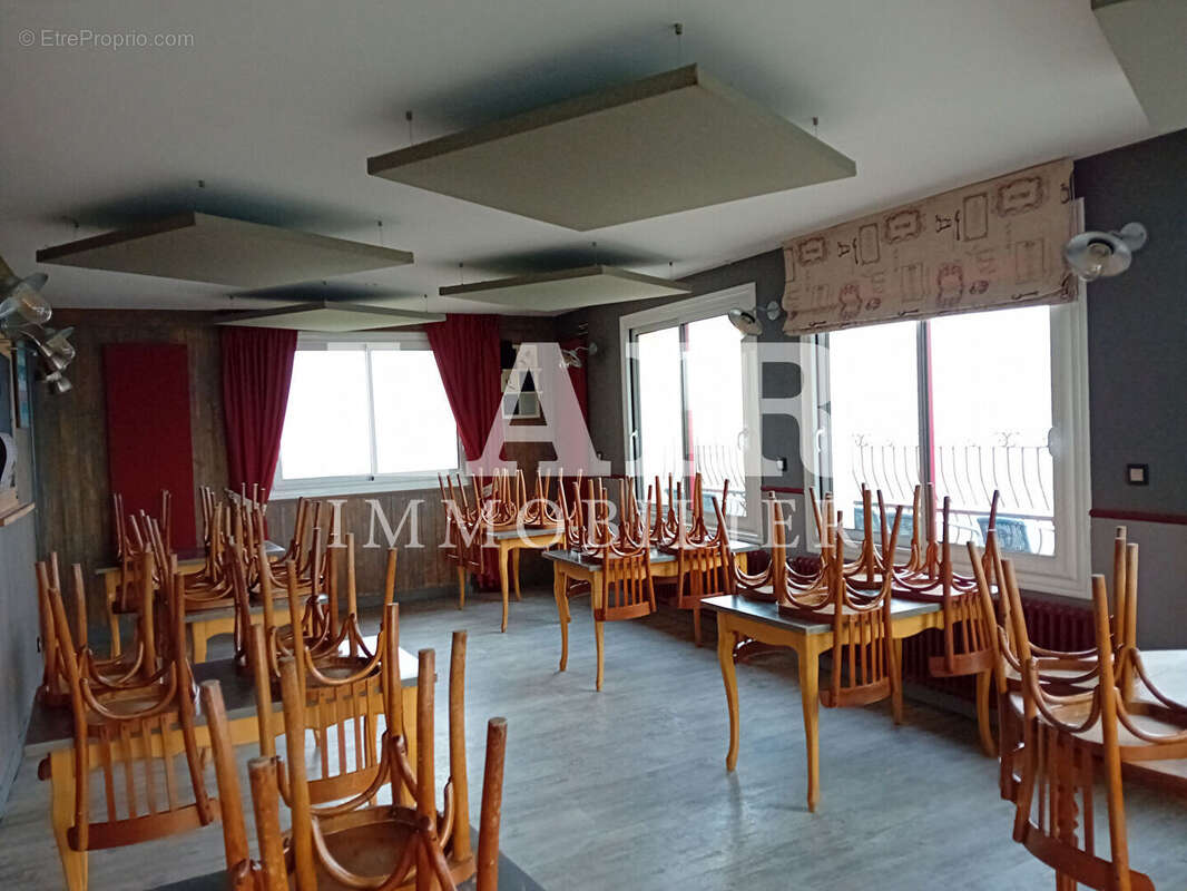 Commerce à SAINT-LEONARD-DES-BOIS