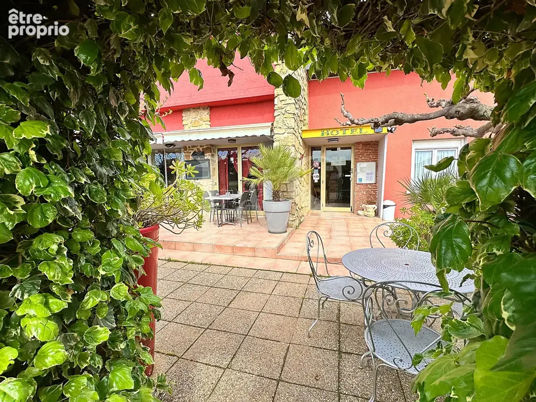 En Drôme provençale - Hôtel, Restaurant et 2 appartements sur un terrain de 2398m2 - photo 3