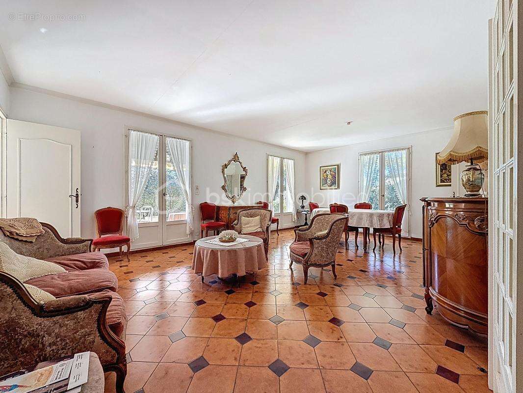 Maison 5 pièces de 134m2 avec piscine et atelier - photo 4