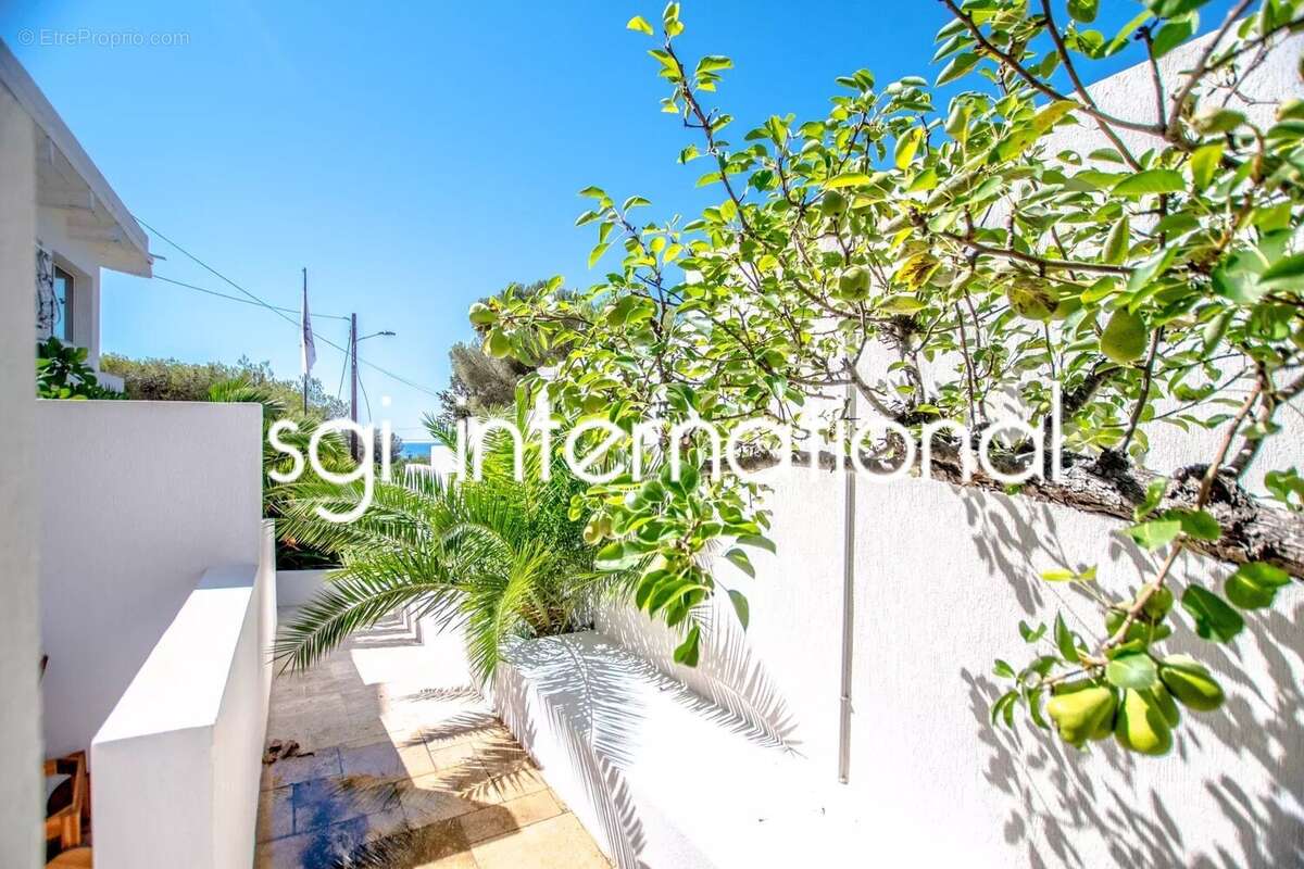 Maison à LES ISSAMBRES