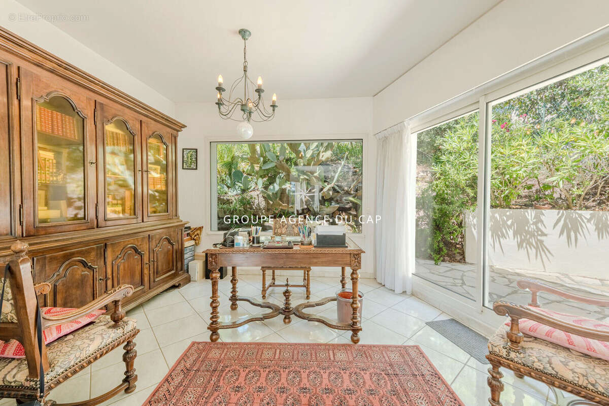 Coeur des golfs Villa 6 pièces avec vue dégagée, piscine et garage - photo 9