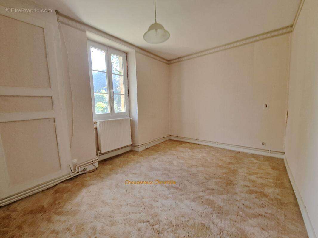24290 Sergeac : Ensemble immobilier en pierre du pays - photo 9
