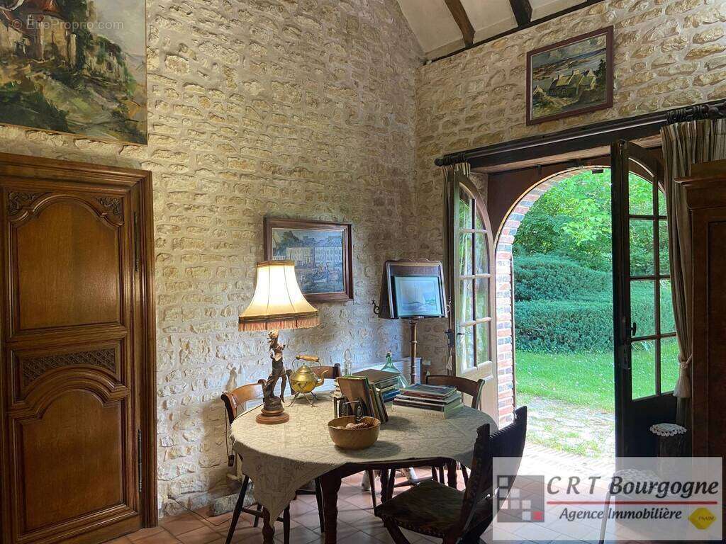 Maison à SAINT-MAURICE-LE-VIEIL