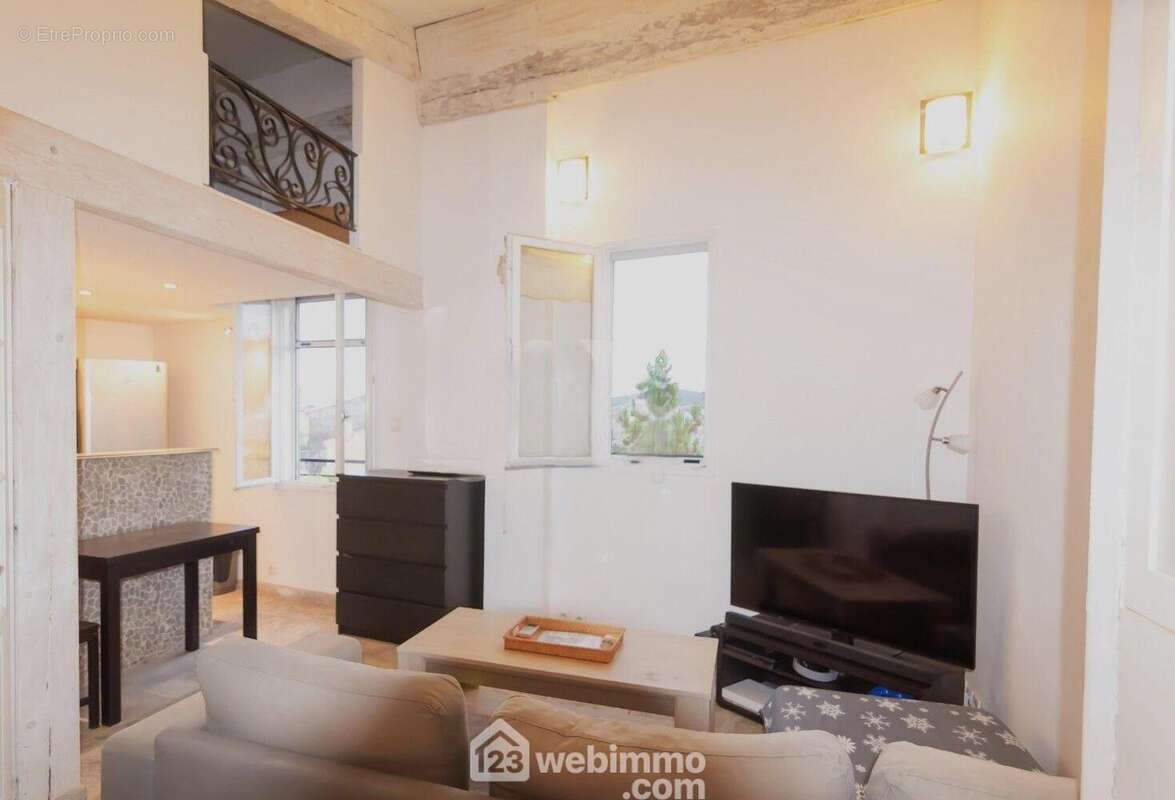 Charme et 3,50 hauteur sous plafond - Appartement à DRAGUIGNAN