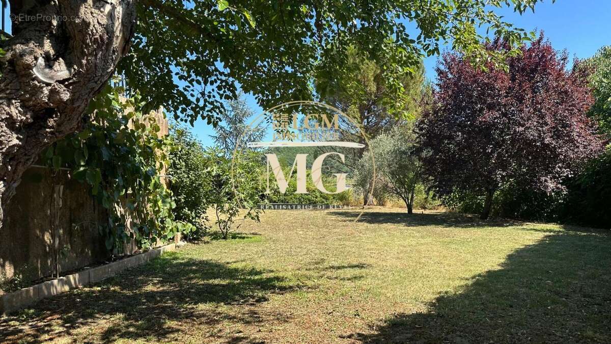 Maison à MEYRANNES