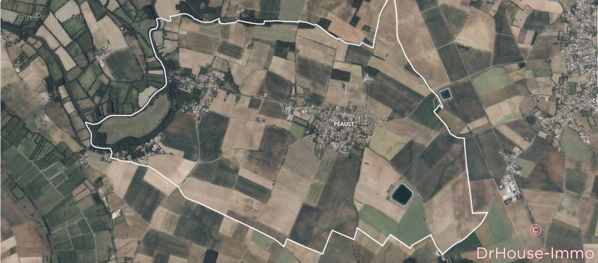 Terrain à MAREUIL-SUR-LAY-DISSAIS