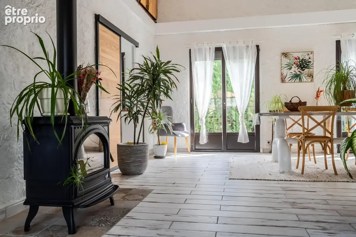 Une maison moderne avec piscine, jardin et parking - photo 12