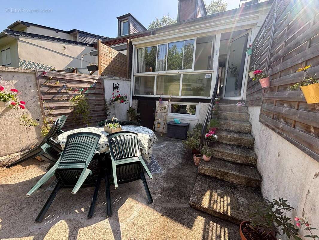 Photo 3