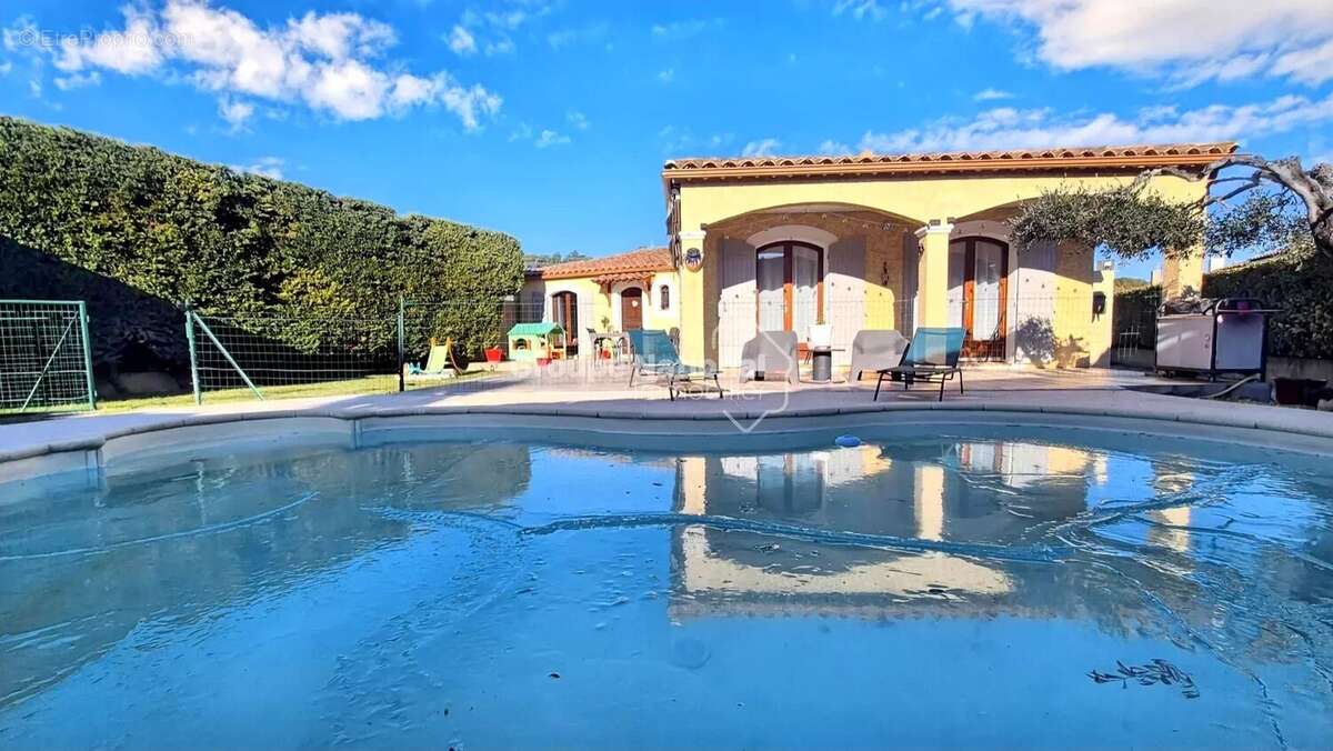 Maison à LES ANGLES