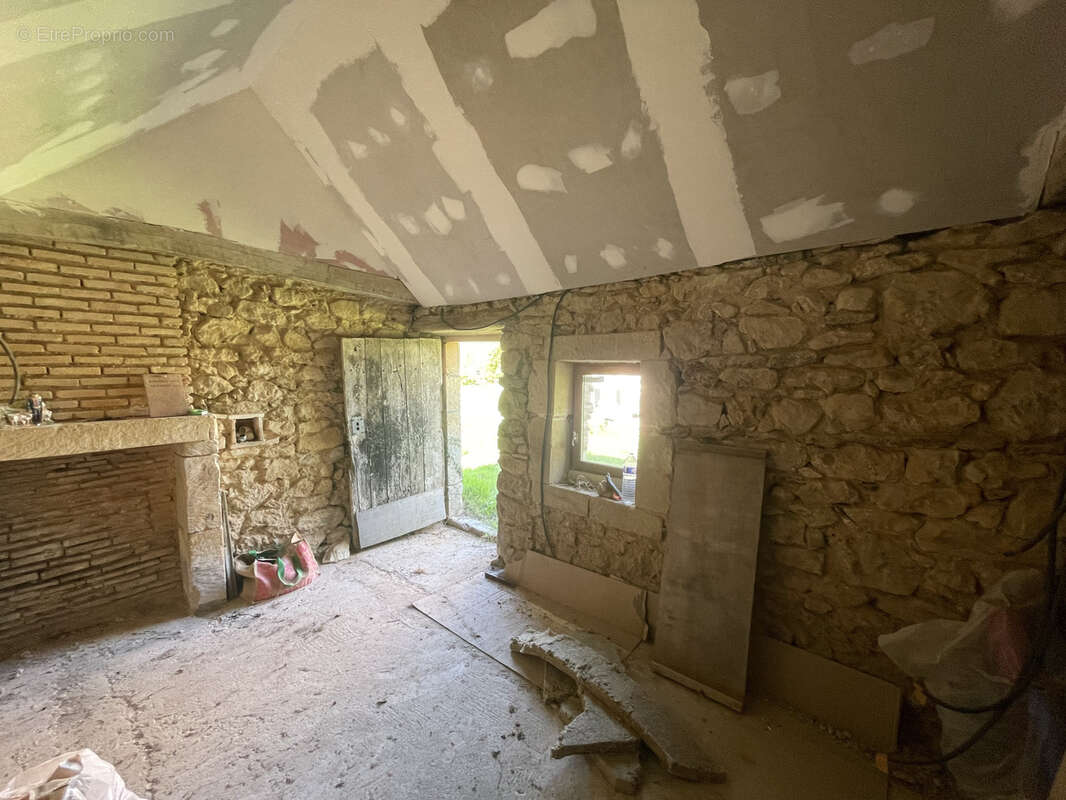 Terrain à LES RAIRIES