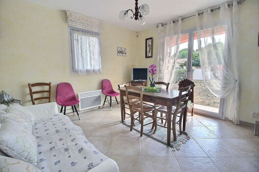 Maison à ROQUEBRUNE-SUR-ARGENS