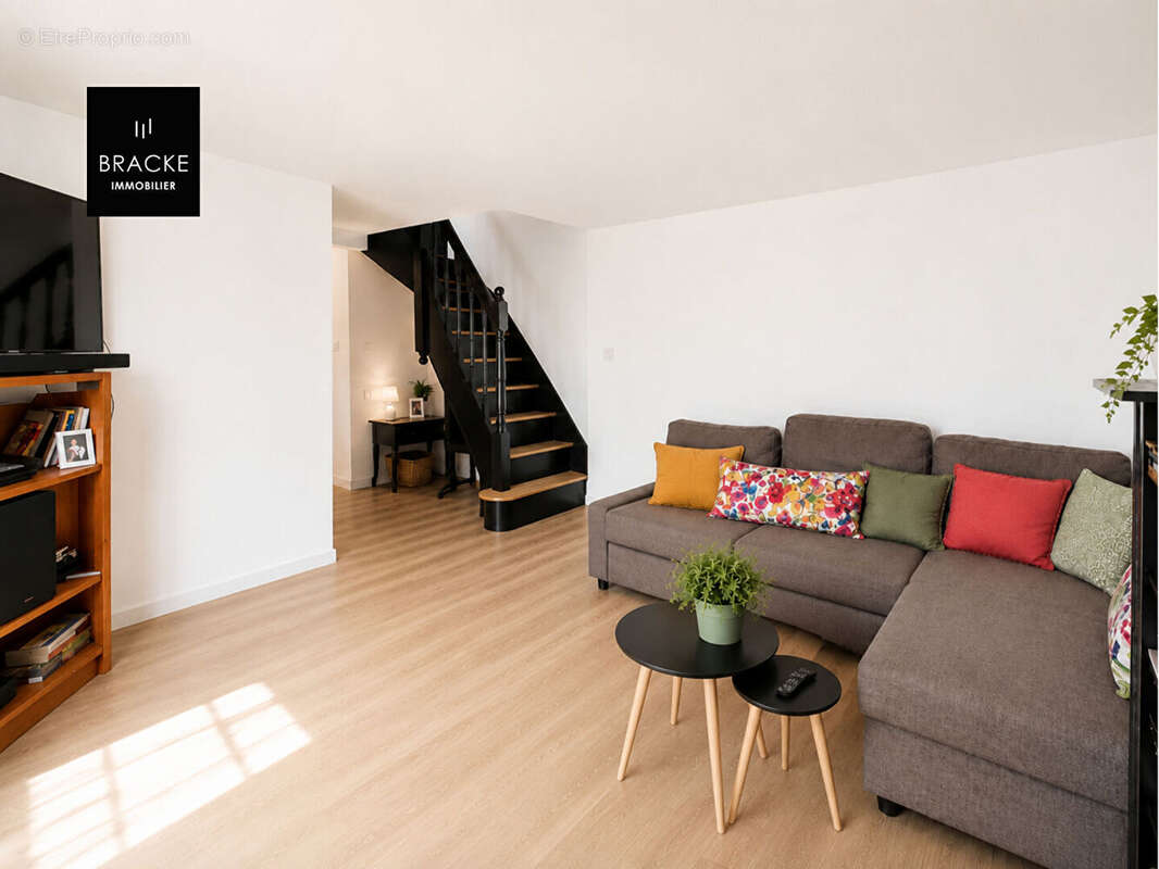 Asnières-sur-Seine -Maison de ville rénovée avec 3 chambres, patio et terrasse arborée - photo 10