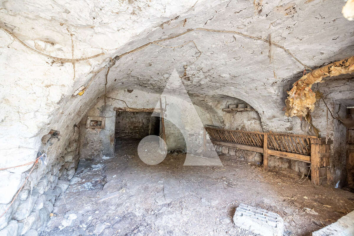 SIGOTTIER (05700) - Corps de ferme à rénover avec fort potentiel - photo 4