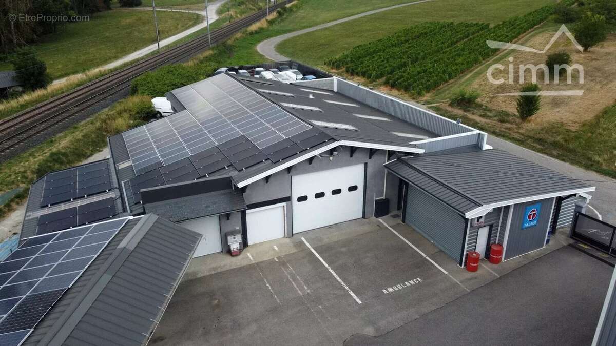 Complexe immobilier avec trois bâtiments et surface de stockage - photo 5